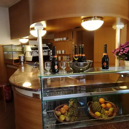 ホテル Villaggio イーモラ